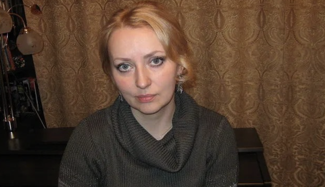 Від бабусі мені дістався 2-поверховий будинок з ділянкою, але щоб ви не подумали, що я так просто його отримала, зазначу, що будинок кілька років тому згорів, і рік тому я вирішила серйозно зайнятися його ремонтом. Гроші на ремонт: на будматеріал, за бригаду, на сторонні витрати – на все, що пов’язано з цією справою заробляла я. Так і вдома все робила і купувала я, чи то продукти, одяг чи побутові дрібниці. Чоловік заробляв мізер, і з усієї зарплати він приносив додому лише 5 тисяч гривень.