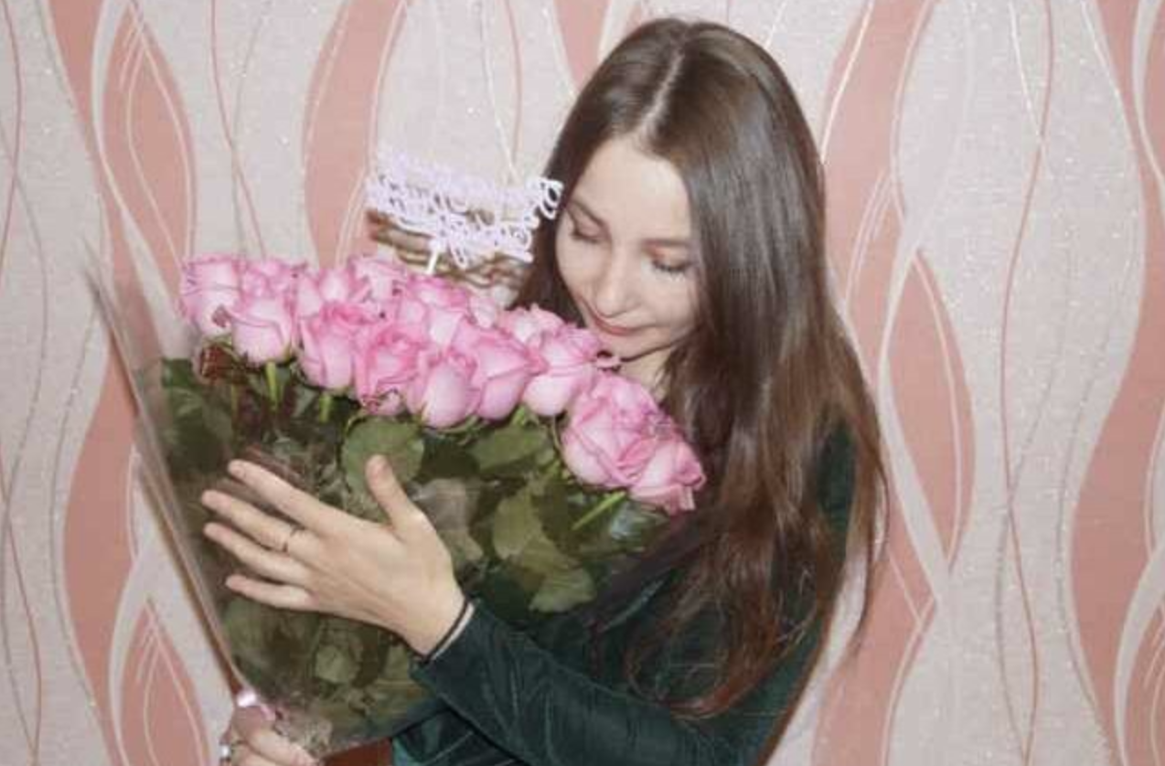 — Мамо, ну всяке буває. Не переживай так. Я батька теж люблю. Але раз він так поводиться з тобою, то і нехай йде. Проживемо. Я вже не маленький, дванадцять років все-таки… У мене самого все з рук валиться, засмутився я сильно, звичайно… — Тому й уроки не робиш? — Ну так… Мені сумно. І прикро. Мій батько і таке робить…