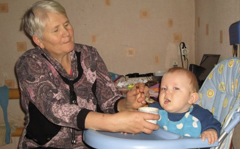 Свекруха лютує, скандалить та дуже ображається. Бо, бачте, ми бабусі платимо за те, що вона з онуком сидить. А самі їй ні копійки за це давати не хочемо! На це є дуже вагомі причини.