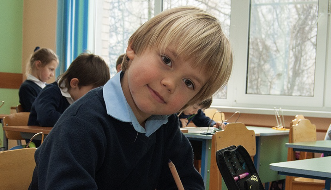 Син написав на контрольній роботі твір про зайців. Коли ж приніс роботу додому, аби показати цю “казку” – я аж за голову взявся. Не вистачало, аби мене через це до школи не викликали на бесіду з психологом та завучем! От звідки діти взагалі про ТАКІ РЕЧІ ЗНАЮТЬ в малому віці?! Раджу вам всім прочитати цей шедевр мого сина.