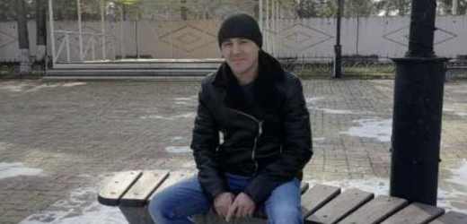 Олег… Ти все знаєш. Я… Просто у нього нікого немає, тільки ти… Не кидай його. Благаю… Якщо погодишся, все у Олени. Всі документи… Все… Втомилася, йди…- Віра відвернулася до стіни і Олег вийшов. Вранці він поїхав зустрічати Юлю. Купивши квіти, чекав її біля виходу. Побачив здалеку її засмагле обличчя. Вона махала йому рукою і смішно підстрибувала. Обійняла за шию і засміялася тихо, щасливим сміхом…