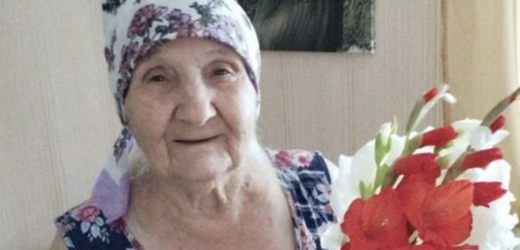 «Прошу тебе, донечко, пожалій мене, — благала я. — Вже три дні не їла хліба, а грошей зовсім не залишилось». По моїх щоках, вкритих дрібними зморшками, текли сльози. У руках я тримала лише сумку з порожніми пляшками.