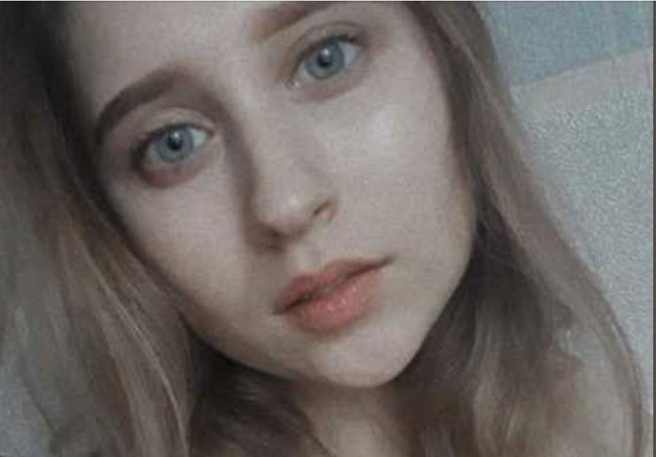 – Навіщо ти приїхала? – Мати тримала двері, трохи прочинивши. – Як мені тепер людям у вічі дивитися? Не дочка ти мені. Тільки пліткувати перестали, ми з батьком у магазин пів року зайти не могли. Для чого ти приїхала? Га?