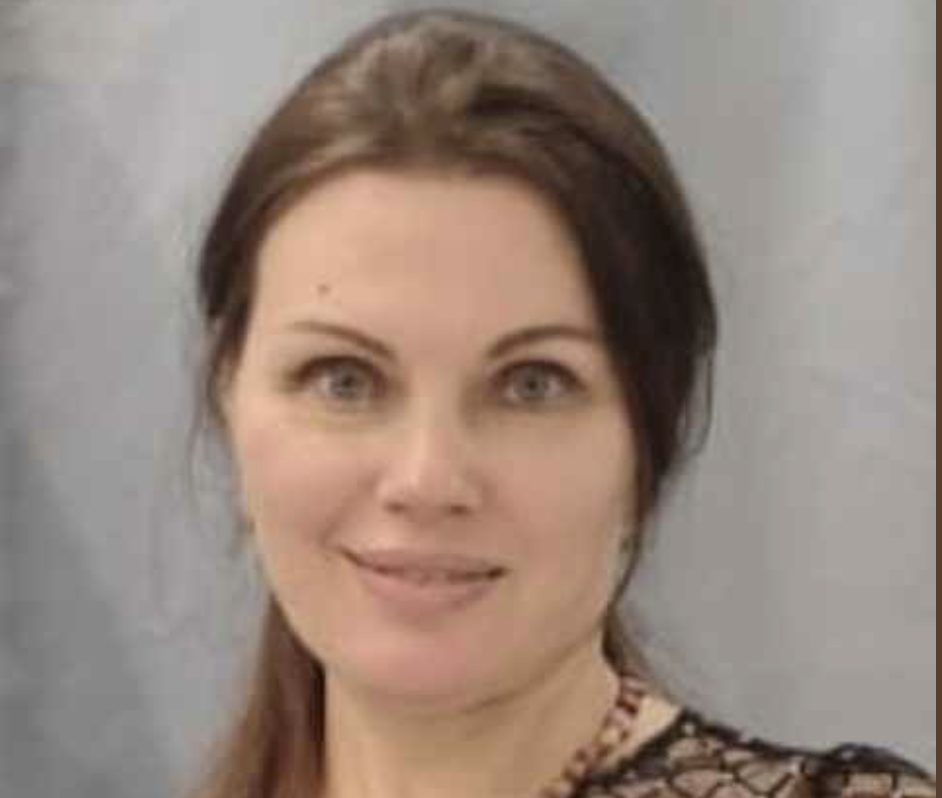 Почувши, як чоловік крадькома відчинив двері, Аня прикинулася сплячою, не бажаючи його бачити. Але вже через пару хвилин вона дізналася про те, чого не повинна була почути ніколи….