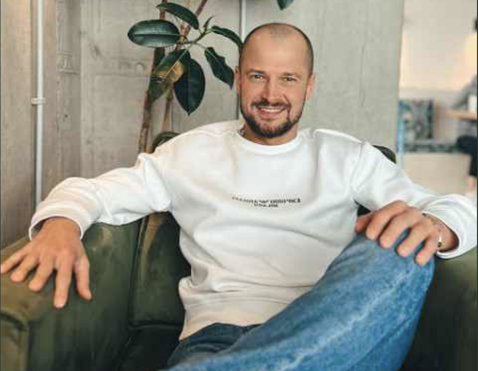 -У сенсі залишилося місяця два? Це що, жарт такий? Олена, ти жартуєш?! Як так? Їй же тридцять років! Їй тридцять! Які два місяці? А Макс?… Олег говорив це, але всередині вже розумів, що це не жарт і тепер багато чого для нього не буде колишнім.