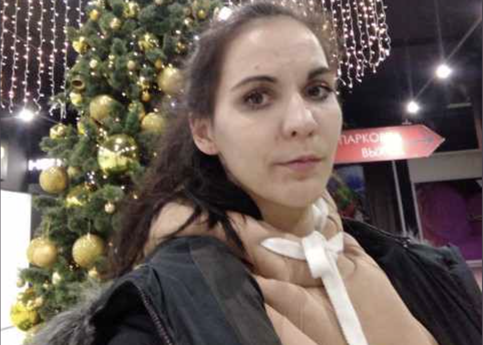 Ось і зараз Славко схопився за телефон і повідомив матері, що вони за три місяці стануть володарями мільйона гривень! Звичайно, і те, що теща вимагає витратити їх на іпотеку, теж сказав. Зрозуміло, що Антоніна Михайлівна весь день обговорювала цю новину зі всіма, з ким можна. Та й із тими, з ким не можна, теж.