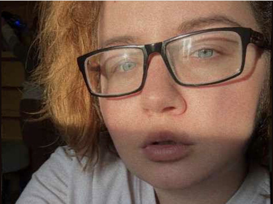 Закінчивши школу, Марина вступила до лінгвістичного університету на перекладача, де зустріла своє перше кохання — Олександра. Саша був веселим хлопцем, який своєю харизмою підкоряв серця дівчат «пачками». Молоді люди зустрічалися три роки, а після отримання дипломів вирішили одружитися. І тут почалося найцікавіше…