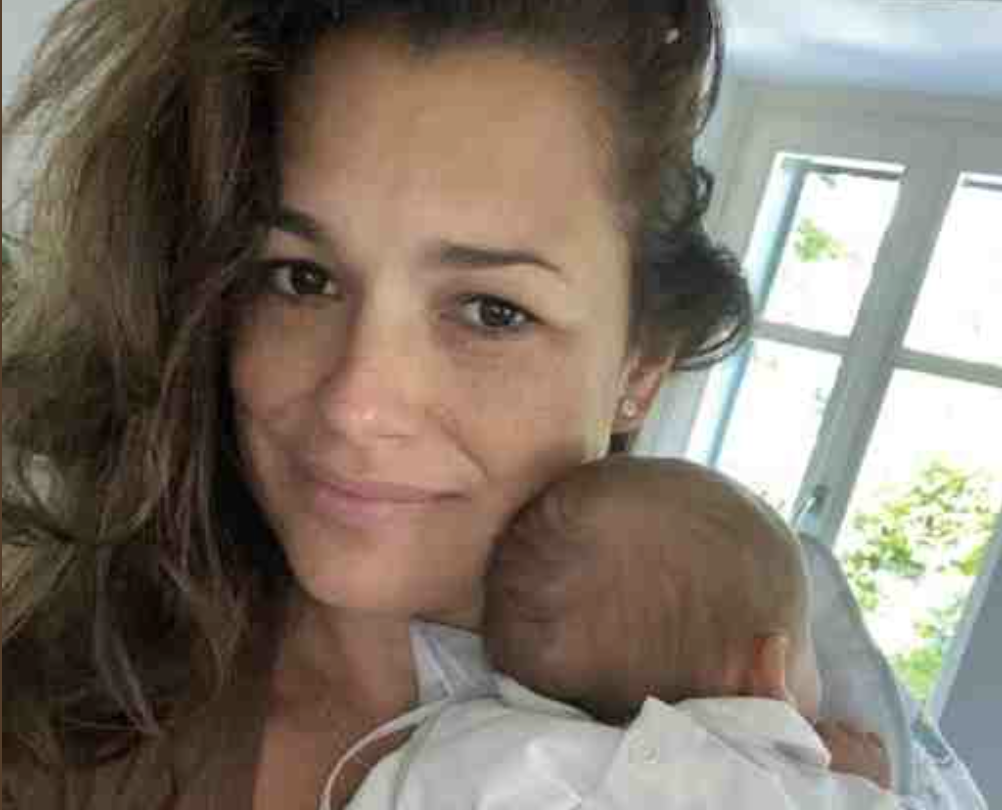 Я все ще не можу заспокоїтися після того, що сталося. П’ять тижнів тому я народила нашого сина, і мій чоловік запросив свою маму, щоб вона допомогла. Але замість справжньої допомоги вона наче оселилася у нас — влаштовувала вечори з гостями, а після себе залишала безлад. Я вже звикла до того, що все лягло на мої плечі: годування, підгузки, прибирання й безсонні ночі.