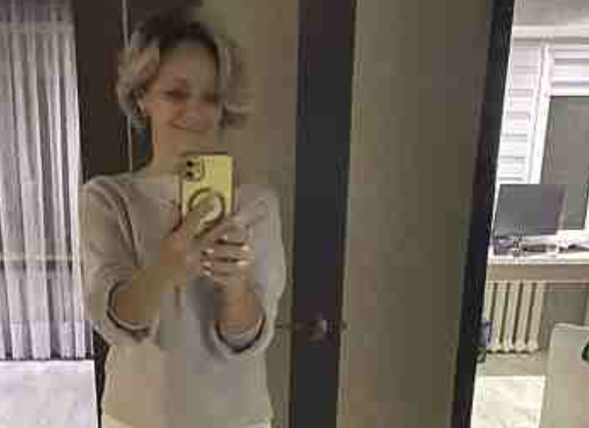 Онучці 6 рочків, приїхала до мене в село на зимові канікули. Все було добре до того моменту, аж поки Оленка не почала давати мені образливі клички. – Оленочко, а де ти такі слова почула? Не можна так говорити, то погане слово!  – Так мама і тато про тебе кажуть постійно, як дзвониш!