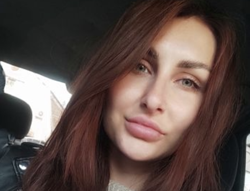 – Куди це я маю переїхати? – здивувався колишній чоловік. – Назад до мами – на свої законні метри! – пояснила Зоя. – У тебе там скільки? Одна чверть? От і їдь! Якщо ти почав на чужій площі качати права, то я змушена вжити заходів у відповідь! …Зоя Федорівна, вродлива сорокарічна жінка, закохалася. І не тільки закохалася, а розлучилася з чоловіком і переїхала до коханої людини. Плід їхнього кохання – дев’ятнадцятирічний син Федір залишився жити з татом, бо хлопчику потрібен батько!