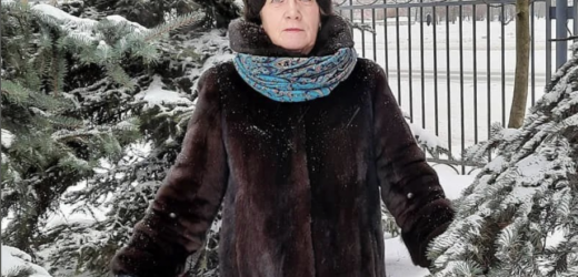 Віддала доньці свою двокімнатну квартиру, а сама переїхала до мами. Навіть допомогла ремонт робити, а як народилися малюки – то ледь не щодня в гості заходила, аби з онуками поняньчитися.  Якось я була в них на районі, заходила на базар. Продуктів взяла трохи більше, ніж зазвичай. Хотіла ще Вірі занести.  Заходжу на кухню, а сваха там чай п’є. На столі аркуш паперу. і уявіть моє розчарування, коли я випадково побачила, що та було написано. Не очікувала такої підлості від єдиної дитини.