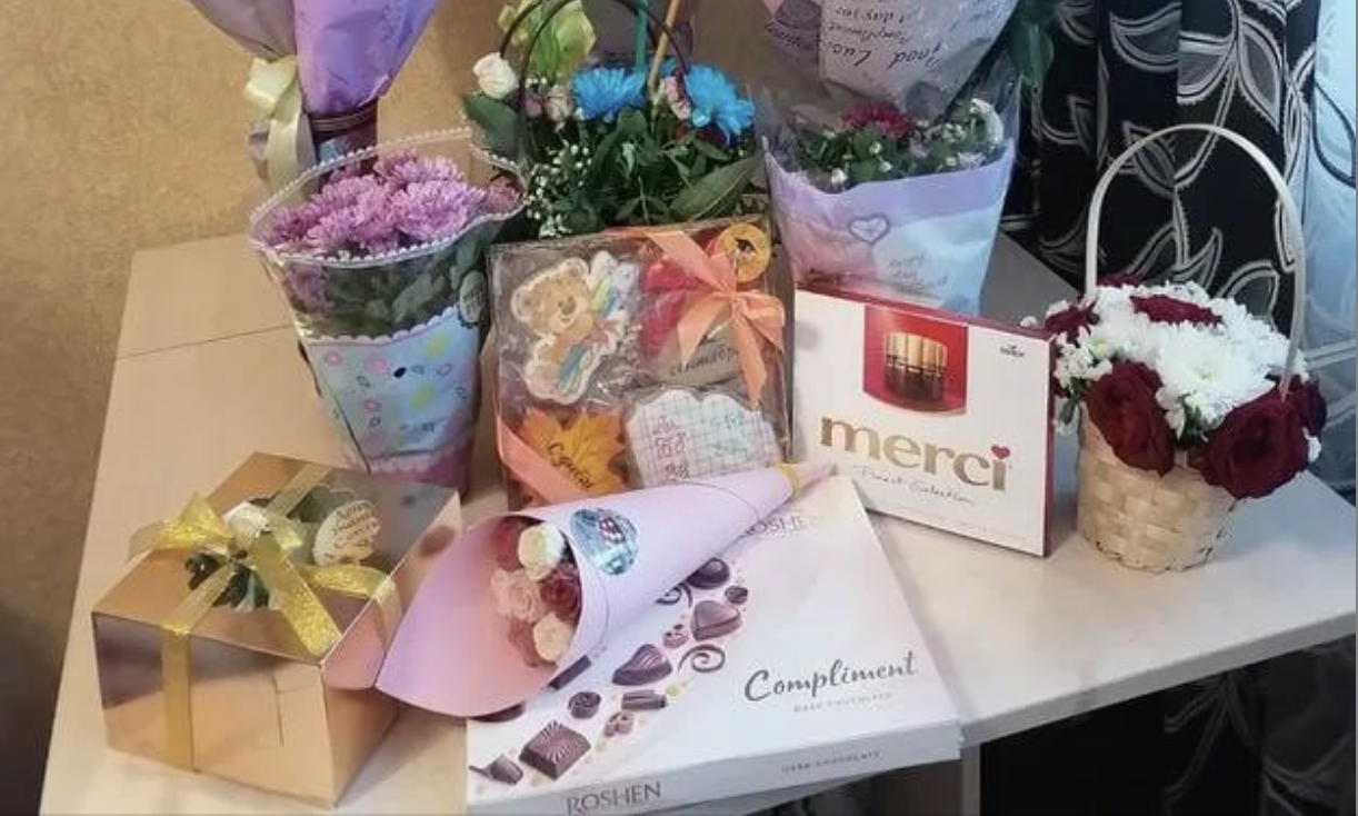 Після новосілля я взяла всі подарунки гостей, вийшла на вулицю… та розпалила багаття. Все полетіло у вогонь. Не було ні каплі шкода, чесно. Адже я знала, що деякі гості принесли дарунки з “сюрпризами”. І кликати біду в хату точно не збиралася і так хотіла вберегти рідних від горя!