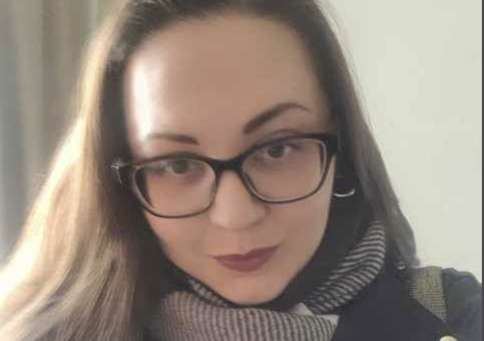 — Я ж вчора до мами їздив, — доїдаючи борщ, промовив Кирило, — і брат мій теж приїжджав. І знаєш, нам в голову прийшла чудова думка: а що, якщо ми продамо нашу квартиру, квартиру брата і мами, і на всіх купимо великий будинок? Ну, круто ж, правда? Катя уважно подивилася на чоловіка, щоб зрозуміти, жартує він чи ні. Але, схоже, ні. — Ти це серйозно? — про всяк випадок уточнила вона. — Звичайно. Пам’ятаєш, ми мріяли про свій великий будинок! А з такими цінами зараз це здається нереальним, але якщо ми втрьох скинемося… — В тому то й справа, Кирило, про свій. А це буде не наш будинок, а спільний. Тобто, не тільки ми в ньому будемо господарями.