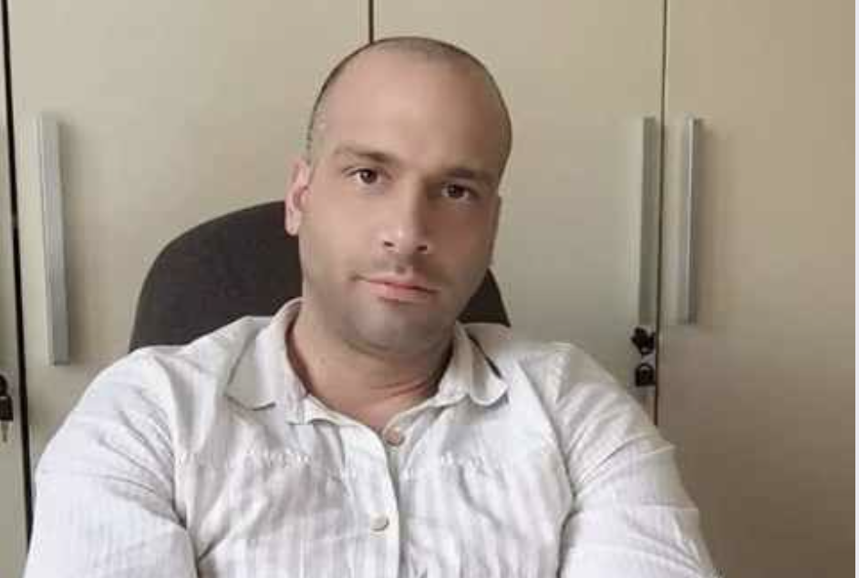 Одружившись у двадцять чотири роки на своїй колишній однокласниці і першому коханні, Павло відразу поставив свою дружину перед фактом: вона повинна народити йому сина, а ще краще двох. Через рік після весілля у подружжя народилася дочка Ольга, ще через два роки друга дочка Світлана, а ще через три роки на світ з’явилася третя дочка Олена. — Що ж це таке, — журився Павло, щоразу дізнаючись про те, що замість довгоочікуваного сина у нього буде чергова дочка, — я хочу сина! — Навіщо тобі це? — посміхався приятель Павла.