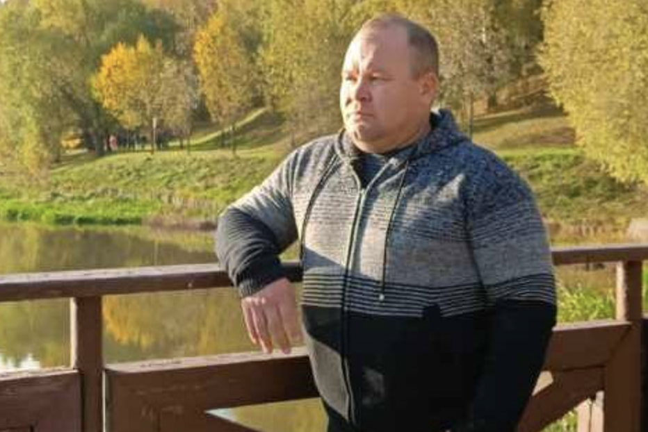 – А якщо доведеться покупцеві поступитися? Взагалі в мінус підемо! – порахувала Людмила. – А якщо будинок взагалі продати не зуміємо, і він стоятиме і руйнуватиметься? Ні, мені така спадщина не потрібна. – У принципі, ви можете написати, що відмовляєтеся від спадщини. Тоді й борги теж платити не доведеться, підказав нотаріус. – Цікаво, гроші на ремонт батько у банку взяв, ремонт так і не зробив. А де ж тоді гроші? Ми в будинку і шафу, і комод перевірили. Там тисяч двадцять було – ми вирішили їх на пам’ятник відкласти. Потрібно ще раз пошукати.