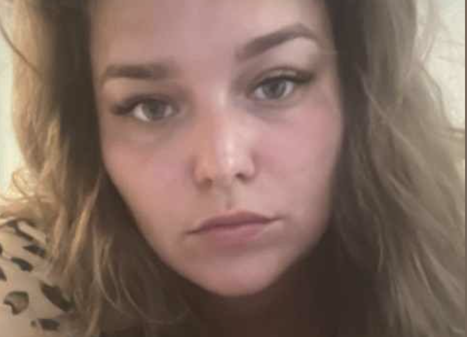 – Мамо, ти що – не чуєш мене? Я тобі пояснюю, що в мене дитина захворіла, а ти мені про якихось подруг та гірлянди розповідаєш! Мені жодних гостей зараз не треба! Подзвони їм і скажи, щоб не приїжджали!