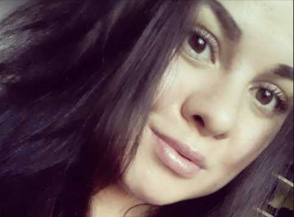 Надія поспішала. Зовсім небагато залишилося до Новорічної півночі, а вона все ще в дорозі. Уже давно б приїхала, але затримали непередбачені обставини: дорожні патрульні довго не відпускали, бо чогось там їм не вистачало. Хоч нічого й не порушила, довелося довго “залагоджувати” справу. А що робити? Донечку залишила в сусідки й поїхала до батьків, привітати їх та подарунки відвезти. Вони в селищі живуть зовсім близько, а часу, щоб навідатися до них, потрібно не так і мало.