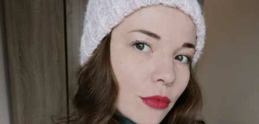 По радіо, знаєте, лунали одна за одною ті самі, святкові пісні. Стіл Настя накрила гарно-гарно: свічки, напої і, звісно ж, ці обов’язкові мандарини та смаколики. Усе, як годиться для Нового року. Настя вже два роки зустрічалася з Женею і дуже чекала, що він от-от запропонує їй руку і серце. Особливо вона сподівалася на цей вечір. Уявляла, як вони удвох зустрічатимуть Новий рік, і Женя, нарешті, дістане з кишені ту довгоочікувану обручку, стане на одне коліно…