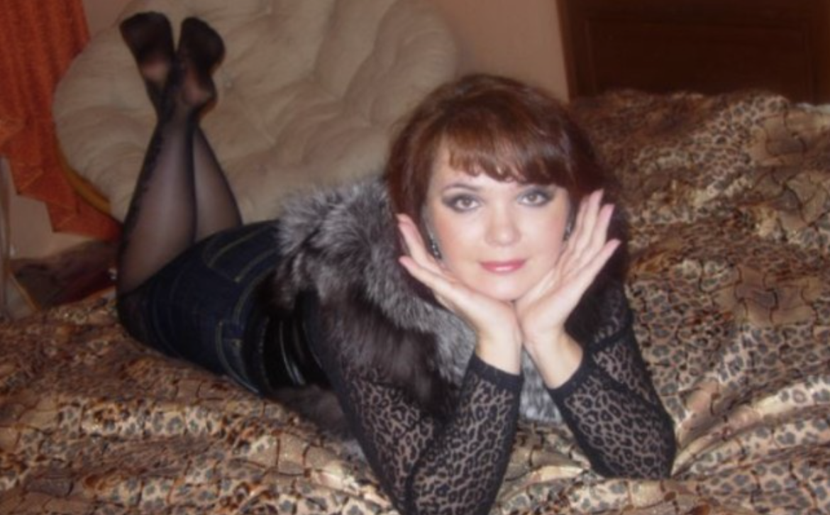 У мене є син від першого шлюбу, і коли мій kолишній чоловік знайшов іншу жінку, ми роз лучилися, а мій хлопчик залишився зі мною. На щастя, моя kолишня свекруха заповіла моєму синові квартиру, яку він може nродати будь-коли, якщо захоче. Так минуло кілька років, і одного разу я познайомилася з Петром. Ми добре порозумілися, знайшли багато спільного, але він не був таким ощадливим, як я. Він витрачав гроші, не замислюючись, і він не мав жодних заощаджень. Коли його дочка прийшла до нього з проханням грошей на покупку квартири, чоловік глянув на мене, але я не віддала їй заощадження. І правильно зробила. Адже через місяць…