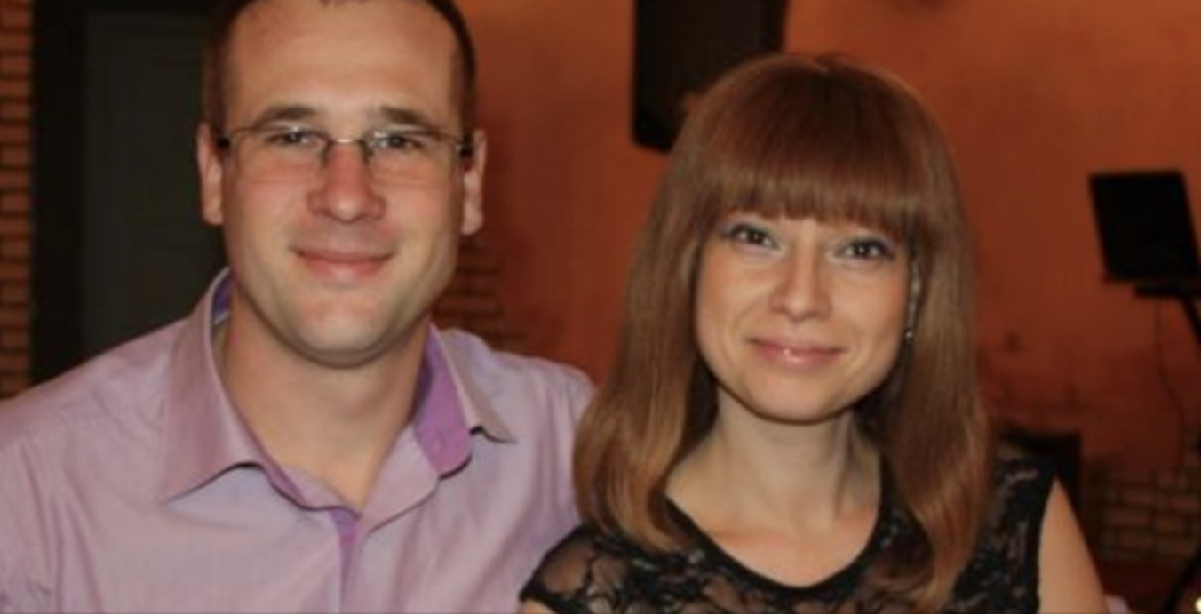 Катя напередодні дня народження повідомила, що хоче познайомити батьків зі своїм хлопцем. Вадим остовпів, коли побачив, хто зайшов в будинок. Ось і прийшов час розповісти їй всю правду. Він знав: рано чи пізно це станеться, але ніколи навіть не міг подумати, що при таких обставинах.