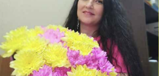 — Оце так подарунок? — Дмитро підняв футболку з таким виглядом, наче то була не нова річ, а якась стара засмальцьована ганчірка. Марина на мить заціпеніла. Вона дивилася на чоловіка і не вірила власним вухам. — Футболка як футболка, Дмитре. Якісна, бавовняна, приємна до тіла… — Та нехай вона хоч золотими нитками шита! — чоловік скривився, жбурнув її назад у пакет і зневажливо пирхнув. — Отак воно й починається: спочатку дешевий трикотаж, а далі що — шкарпетки та піна для гоління на свята?