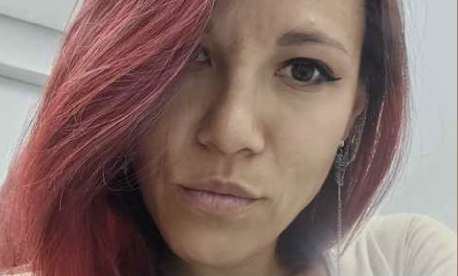 — Цей відпочинок ви запам’ятаєте надовго, — тихо промовила я, від чого Славі варто було б насторожитися. Але він не помітив. Ніколи не помічав. Занадто був зайнятий своїми бажаннями. — Ось і добре! — Слава потягнувся за банкою пінного, яку я щойно поставила на стіл. — Мама вже й купальник новий купила… …Я мовчки розклала папери зі звітами на кухонному столі. Цифри танцювали перед очима.