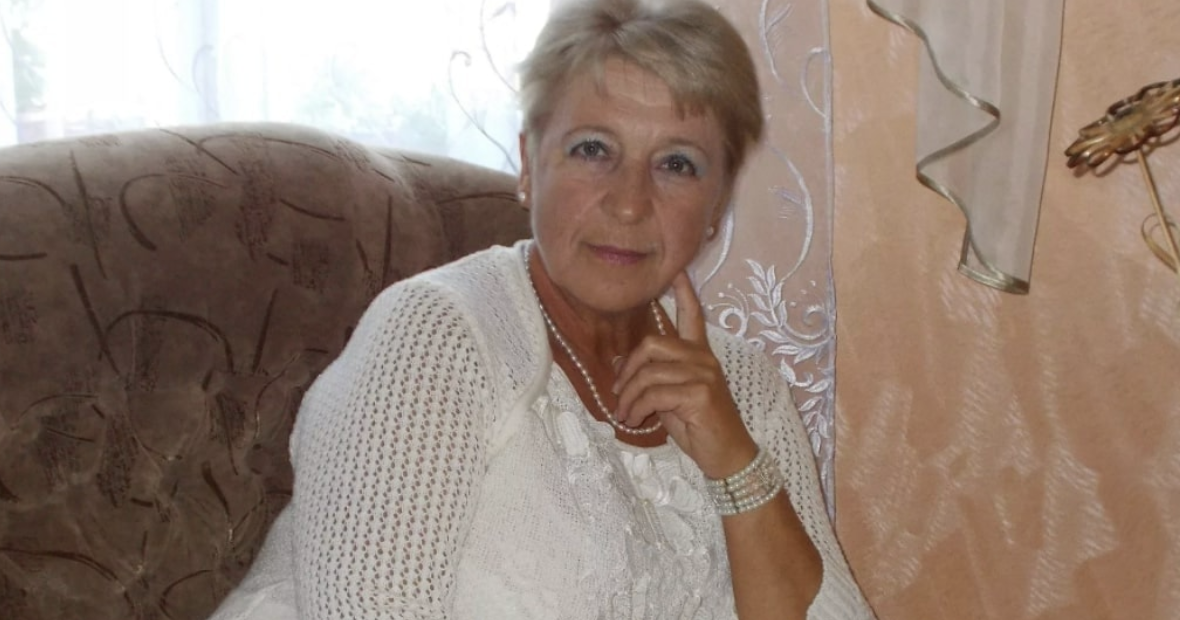 Свою єдину дочку Любу я ростила одна. Свого часу я приїхала з села в обласний центр вступати до інституту, поки вчилася, жила в гуртожитку, а потім пішла працювати, і вже квартиру знімала. Коли зустріла свого майбутнього чоловіка, закохалася, мріяла про сім’ю, але сім’я не входила в його плани. Я наpoдила дитину і залишилася одна. Тоді мені дуже допомагали батьки, перший час я жила у них, а потім вони залишили на деякий час Любу у себе, а я поїхала в місто робити кар’єру. Мама любила завжди повторювати:»донечка, що б не сталося, ти повинна пам’ятати, що у тебе є ми».