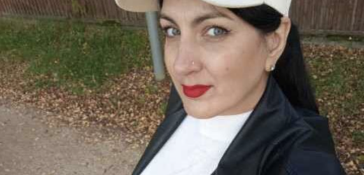 – Тітко Маріє, привіт, а можна мені ключ. Я свій, напевно, загубила. – Ключ? Так ви начебто ще ввечері приїхали. Пізно було, та я бачила твого чоловіка. На обличчя у мене пам’ять хороша,- він це – та й зір не підводив ще. Тебе, звичайно, не помітила. Хіба ти не з ними? – З ними? Ні. А їх багато? Я ще не дійшла до хати. Павло на рибалку поїхав.