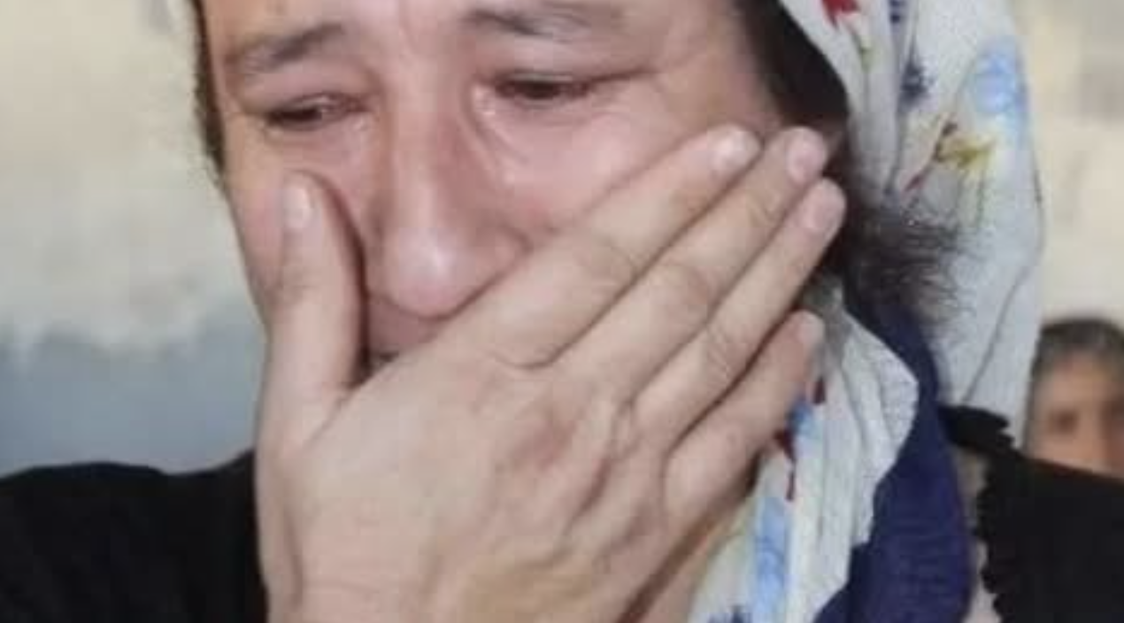 Коли Тарас йшов в армію, Юля обіцяла вірно чекати. І стримала обіцянку — вона писала коханому листи в армію з палкими зізнаннями в коханні, розписувала їх квіточками, сердечками, а в кінці листа поряд зі словом «цілую» залишала відбиток губ. Вона і справді безмежно любила — так, як тільки можна щиро любити людину, а коли його не було поруч, хвилини їй годинами здавалися.