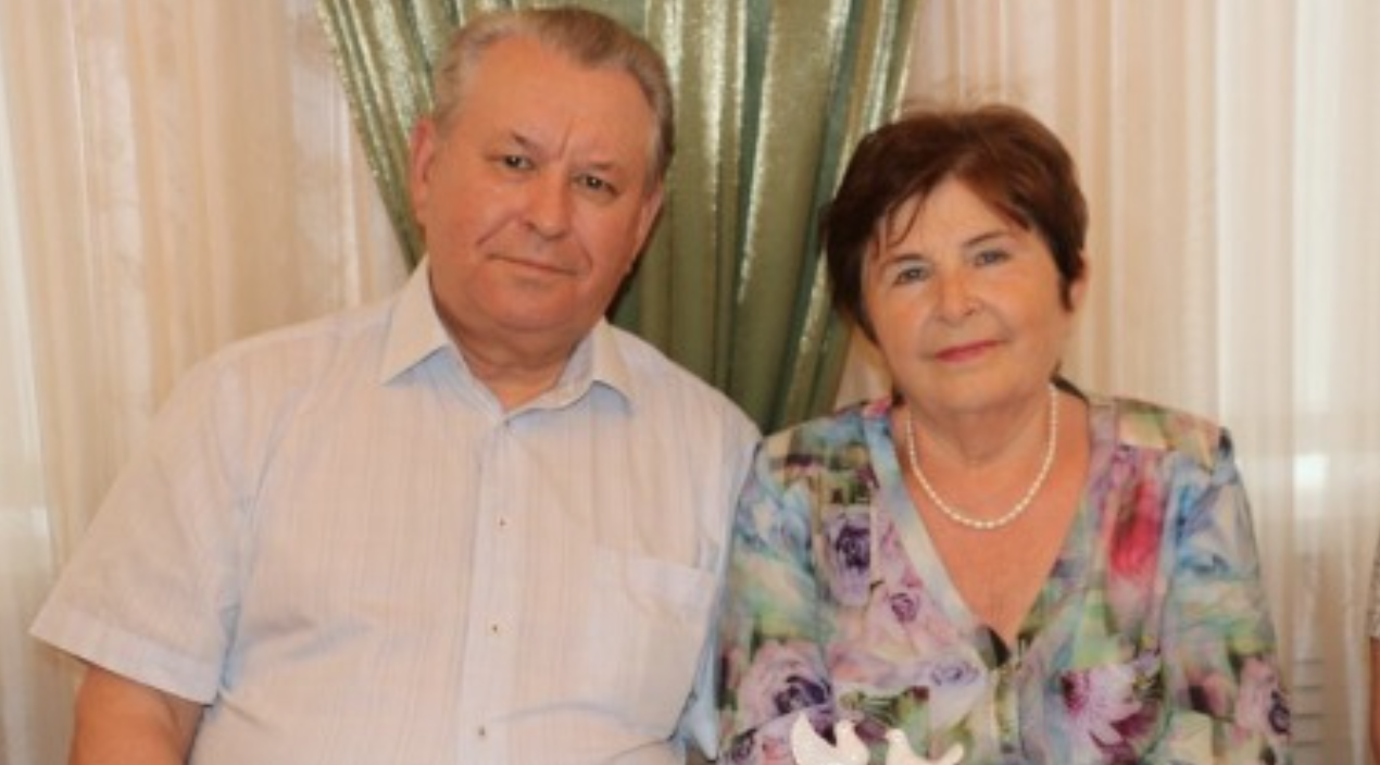 Моїм батькам вже за 60, і я їхня єдина дочка. Я була впевнена, що у скрутну хвилину вони мене підтримають, але все виявилося зовсім не так, як я думала. Вийшла заміж я в 30 років, і відразу після весілля почалися розмови: «Коли вже онуки?», «Час нам бабусями та дідусями стати!». Перша вагітність далася мені тяжко, адже я носила двійню.