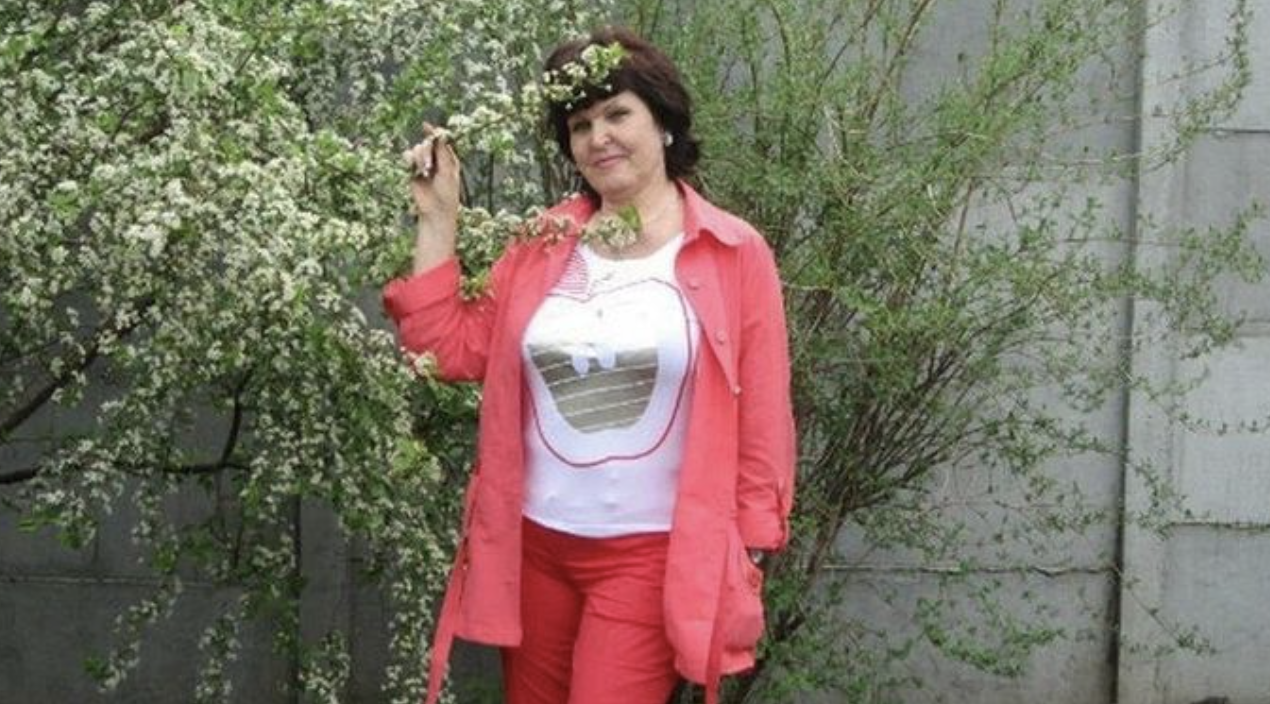 Більшу частину свого життя я провела на заробітках, все заради того, щоб допомогти дітям, але так і не заслужила навіть подяки. Цілих 15 років я працювала в Португалії. Економила на всьому, відмовляла собі в найнеобхіднішому. Синові з невісткою купила квартиру, а потім і машину. Навіть з ремонтом їм допомагала. Постійно відправляла їм продукти, одяг та подарунки для онуків. Дочку я теж не обділила – допомогла їй придбати будинок і відкрити свою справу.