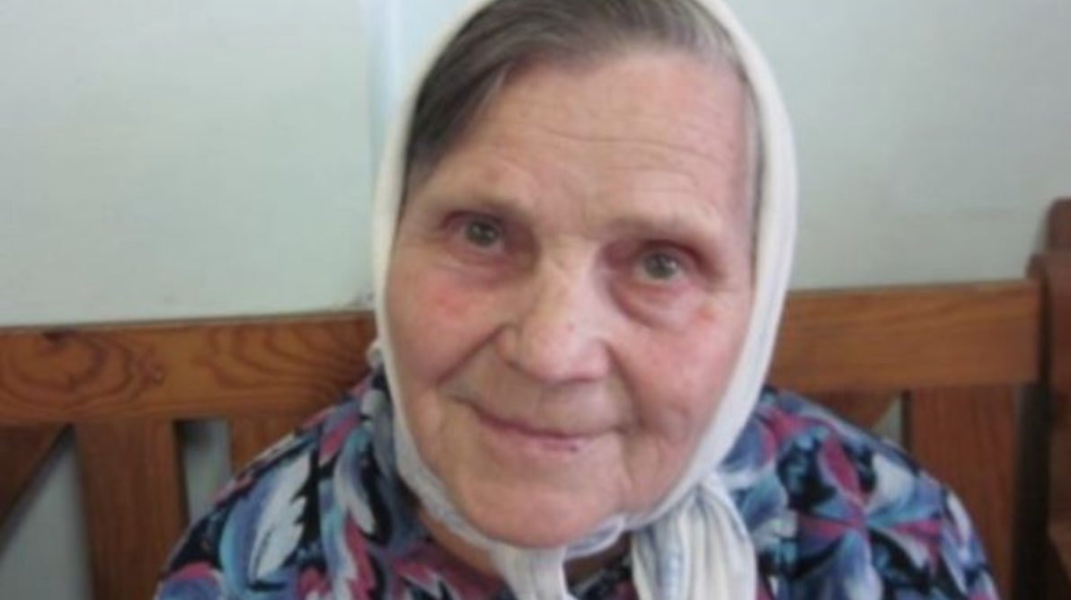 У неї було двоє дітей – син та дочка. Чоловік рано пішов із життя, і вона вийшла заміж за іншого. У другого чоловіка був син, якого вона називала «Пасинком». Рідні діти виросли, створили свої сім’ї та розлетілися по різних кутках країни. Через кілька років і другий чоловік пішов із життя, і залишилася вона одна.