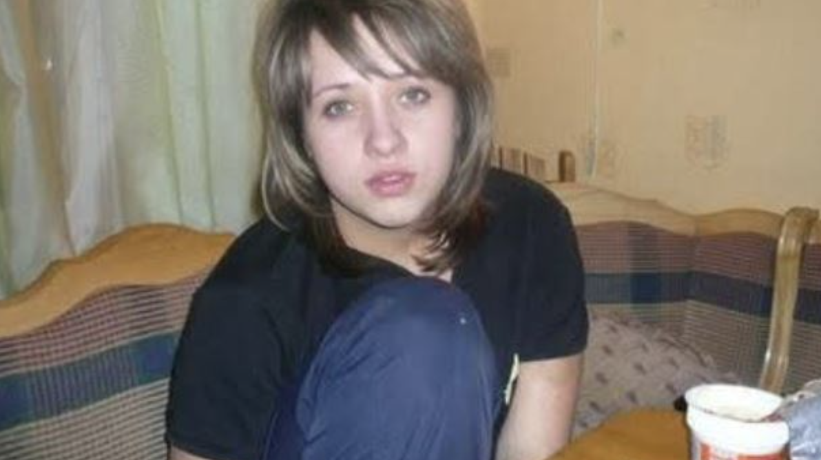 Мої стосунки з братом з самого початку якось не склалися. У дитинстві я якось не звертала на нього уваги, а він на мене. Ми були як чужі люди, які живуть в одному будинку. Після армії брат повернувся додому і тут же одружився на Наталці. У нього не було своєї квартири, роботи, але зате з’явилася дружина.