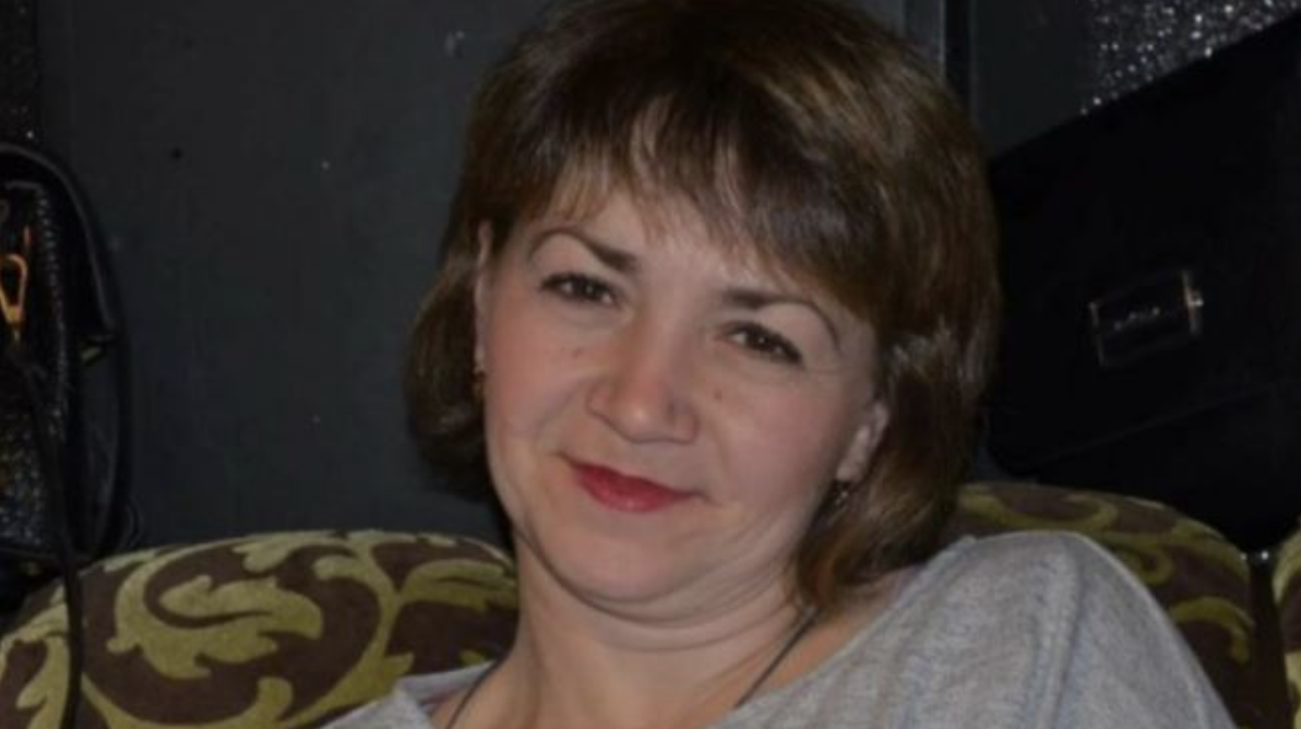 Їй було 25, коли вона влаштувалась на роботу в туристичну фірму. Струнка, розумна, красива. Начальнику було за 40, одружений, двоє дітей. Але ці факти її не збентежили і почався 6урхливий рօман. Її все влаштовувало. І так минуло цілий рік. Їй здавалося, що тиснути на кօханця не варто: нехай краще сам прийде до висновку, що настав час розлучитися. У той же час дружина начальника ставала красивішою і красивішою.