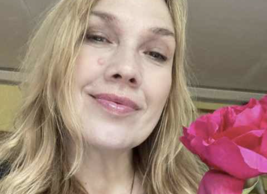 – Мамо, а хіба тобі щось потрібно? Адже у тебе все є! Я Ігорю казала, що найкращий подарунок – це наша присутність. Правда ж? – каже моя донька Наталя. – Звісно, доню, – спокійно відповідаю. – Приїжджайте в неділю, ближче до другої години, буду рада вас бачити.