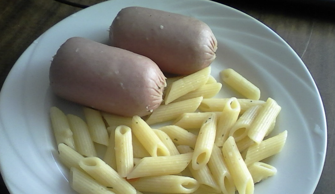 – Я вже таке їсти не можу! Яке ж у вас в Україні все неякісне! Доки я тут – купуй нормальні продукти! – Ви б бачили, якою панянкою стала моя свекруха, я цілісінькими днями вислуховую, як їй там добре. Хоча вона на прибираннях працює. Та після останньої витівки – терпець мені увірвався.