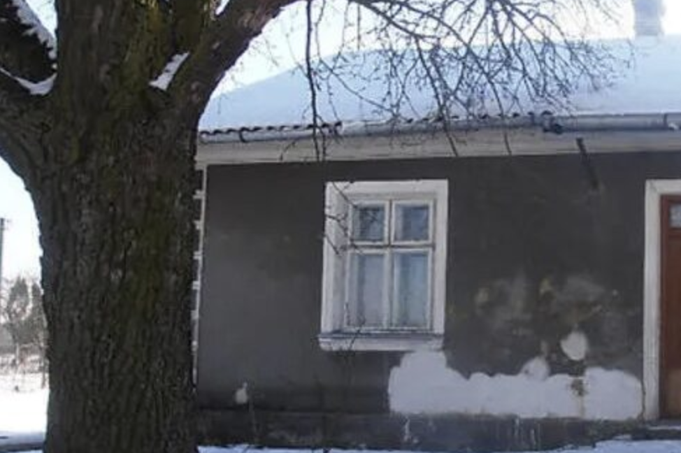 – З якого це дива? ..– Я тебе навіть на поріг не пущу….Ще чого – хату ділити. .Не соромно тобі?! – кричала сестра після похорону матері два дні назад….