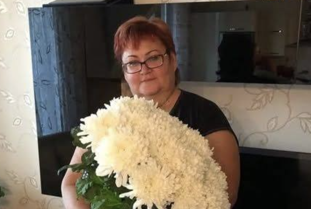 – Та хто ти така, щоб до мене йти?– Онучечко… яка ти гарна стала, доросла! …Чого ж ти стоїш, як вкопана?…Ходи, обійми бабусю! – щебетала свекруха через 17 років після свого ганебного вчинку два дні назад…