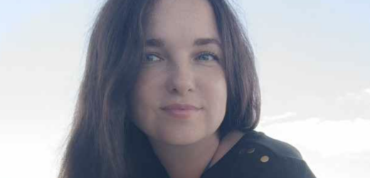 – Нехай діти поживуть у тебе, – заявила свекруха. – Світлані потрібно влаштувати особисте життя! Цю неділю я збиралася провести в горизонтальному положенні з книжкою. Проте, зважаючи на все, моїм планам не судилося збутися. – А чому саме у мене? – Обережно поцікавилася я. – Чому не у вас? – У мене тісно, ​​- зітхнула свекруха. – Крім того, вони дітки галасливі. А в мене мігрені та тиск. Та ти не хвилюйся, Володя тобі допоможе. Справді, синку? Володя лише кивнув. Говорити матері «ні» він ніколи не вмів. Свєтка, зовиця моя, завела інтернет-роман. Серце її підкорив чоловік із сусіднього міста, якоїсь середньої руки бізнесмен. Про те, що у Свєтки є діти, він не знав. Спочатку у них було бурхливе листування, і ось тепер вони вирішили «впізнати один одного краще». Свєтка зібралася їхати до нього, а дітей, семирічного Юрка та п’ятирічну Настусю, вирішено було відрядити до мене.