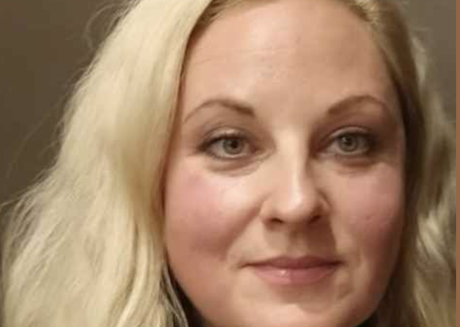 Схибив, коханий, – сам, все сам…– Цього разу сам своїх гостей і годуй, і обслуговуй! – Заявила дружина. Ти що думав, я минулого разу жартувала? Дорогою з роботи Соня заїхала в крамницю та забрала з дитячого садка шестирічного Савелія. Опинившись удома, вона одразу почала готувати вечерю. Вони вже місяць жили у новому будинку – купили його, продавши дві однокімнатні квартири: Софіїну, в якій жили до цього, і ту, яку отримав у спадок Матвій. На ремонт узяли кредит. Не хотілося зв’язуватися з банком, але тепер все в будинку влаштовано так, як вони побажали.