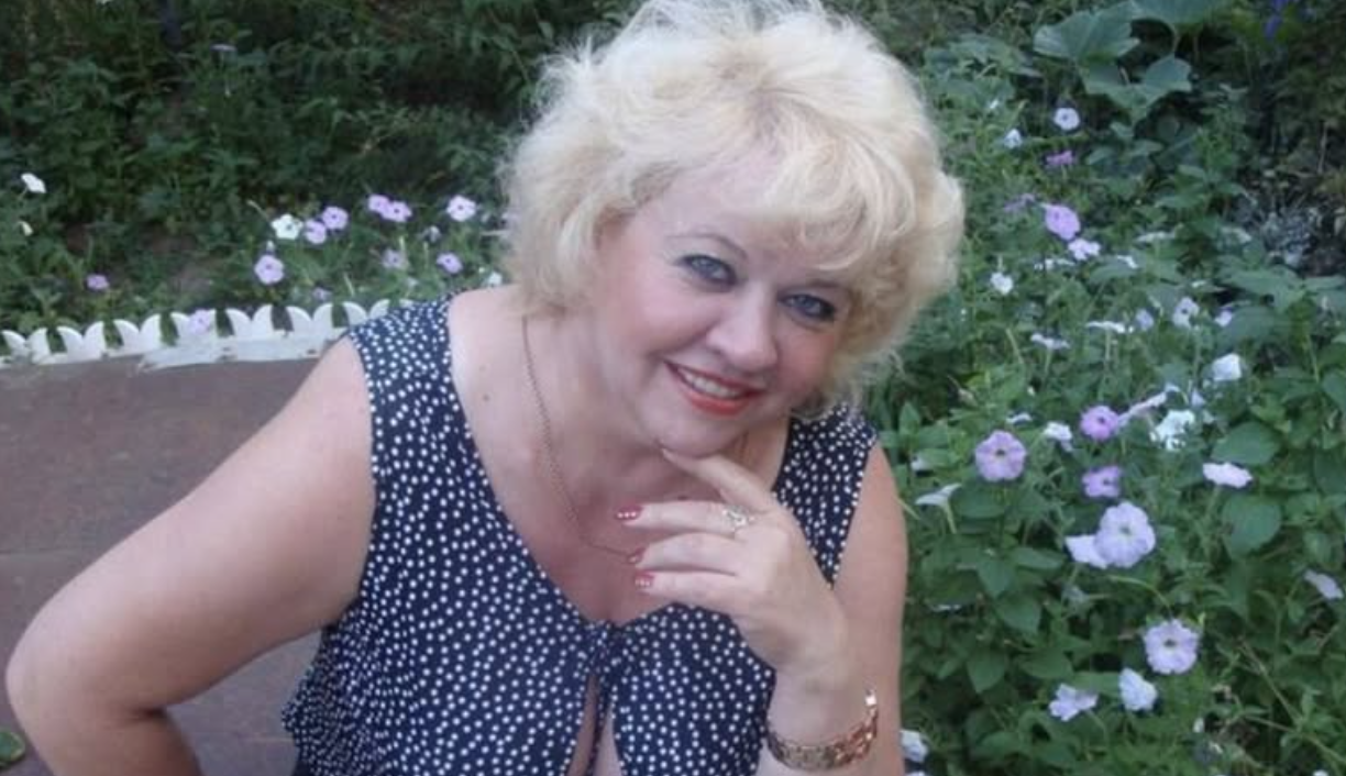 28 років я прожила з Олегом. Хоча скоріше прожила у муках. У молодості я закохалася в нього – що сказати, він був цікавим хлопцем з доброї родини. Ми одружилися, спочатку жили з його батьками, а згодом отримали власну квартиру. Вже тоді я зрозуміла, що мій чоловік зовсім не такий простий. Він постійно чіплявся до всього, але сам нічого робити не хотів.