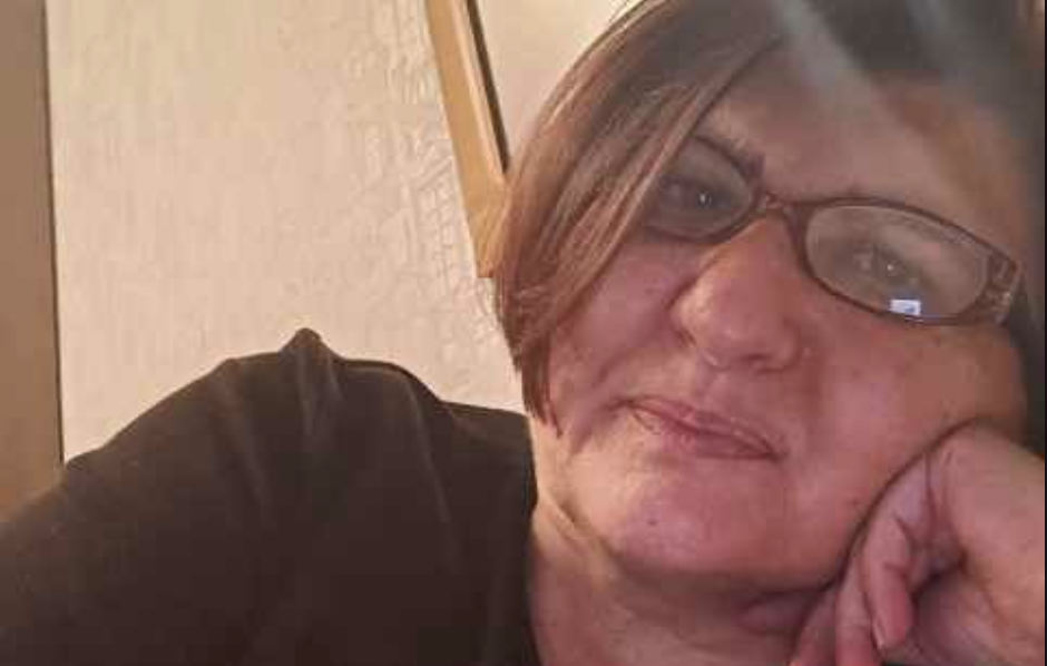 Моя пенсія не дотягує навіть 5 тисяч. З чого я буду ті комунальні платити? Ну, хіба якщо зуби, як то кажуть, на поличку. Моя квартира колись перейде у спадок молодшій дочці. Старший син Дмитро вже багато років живе в Європі й до нас сильно не навідується. А коли я сказала Уляні, щоб з січня платила, вона відповіла, що я ще молода і здорова та можу на якусь роботу поблизу дому влаштуватися.