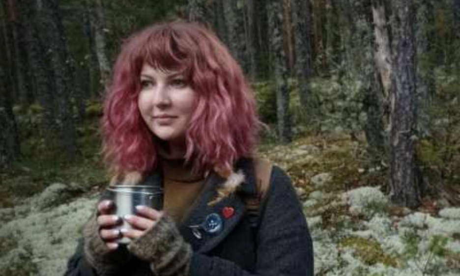 – Валю, ти ввечері приготуй на стіл щось. Ми з Михайлом після роботи до нас прийдемо. Сьогодні футбол по телевізору буде, — зателефонував дружині із роботи Захар. Валя прикрила мікрофон у телефоні рукою та попрощалася з відвідувачами. — І коли я маю все це встигнути? — обурилася вона, коли двері за спортсменами із фітнес-клубу, де вона працювала адміністратором, зачинилися. — Я перед тобою приходжу. — Ну, ти що? Ти ж у мене найкраща, у світі господиня! – підлизувався чоловік. — Ти ж як фея: один помах ложкою і стіл накритий!