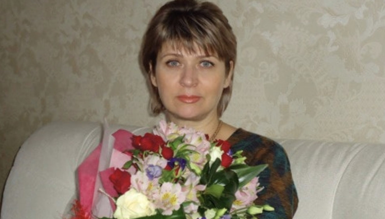 Я була приголомшена, коли Мирон оголосив, що йде від мене. За 13 років ми пережили разом багато бурь, і я думала, що наш зв’язок вже непорушний.Незабаром по закінченні роботи я повернулася на батьківщину з Італії, де заробляла гроші на квартиру. Моя зустріч з Мироном, який спочатку був лише майстром з ремонту моєї квартири, переросла в щось більше. Незабаром він зробив мені пропозицію, і я, на вуха закохана, погодилася.