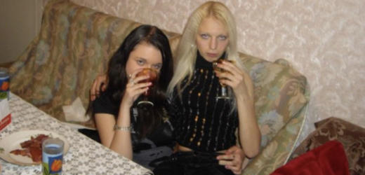 Коли я відчинив дівчаткам двері, то впав у ступор. Думав, може мерехтить, але ні. Це було моє перше кохання, з яким ми розлучилися дуже важко, ще вісім років тому. Її звали Олена. Я дуже некрасиво вчинив і покинув її.