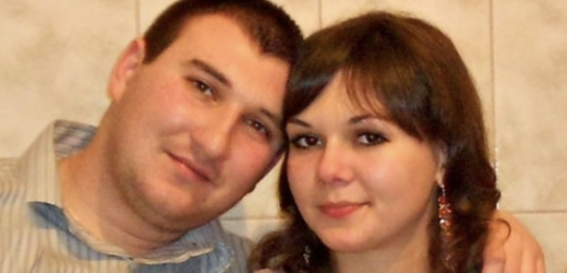 У нашому шлюбі настав момент, коли романтика зникла наскрізь: діти, скандали, бытовуха. А тут як на зло на роботі з’являється нова дівчина: гарна, струнка, не обтяжена сімейним життям. Я почав її доглядати: водив у ресторани, дарував подарунки, балував букетами із записками. Дружині я казав, що затримуюсь на роботі, допомагаю доробити роботу, працюю на понаднормінку і таке інше. І ось після чергового подарунка колега запросила мене до себе. Я тішився як дитина, гормони вирували. Того дня я повернувся додому, стрибаючи з радості. Мозок відмовлявся нормально функціонувати. Але я ніколи не вмів дурити жінок, а особливо свою дружину. Вона відразу помітила недобре.