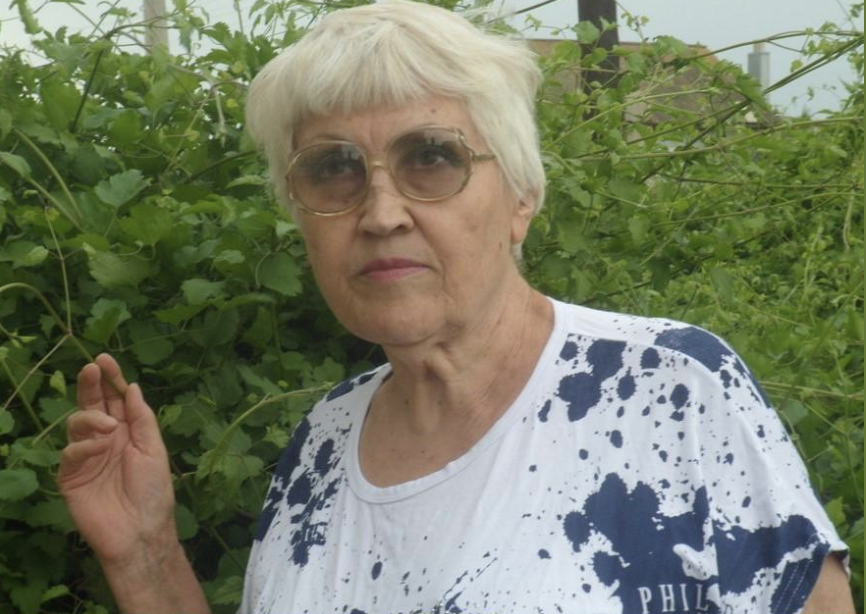 – 3200 грн. на ліки? Мені ж доведеться до кінця місяця голодній сидіти! – я пішла з аптеки ні з чим і в сльозах! Де ж 74-річна пенсіонерка такі гроші візьме. Та і сиділа біля свого під’їзду й плакала. І тут до мене підійшла сусідка, вона взяла рецепт і зареготала… Я нічого не зрозуміла. А тоді вона пояснила. Люди добрі, це не вкладається в голові! Як так можна з нещасними пенсіонерами?