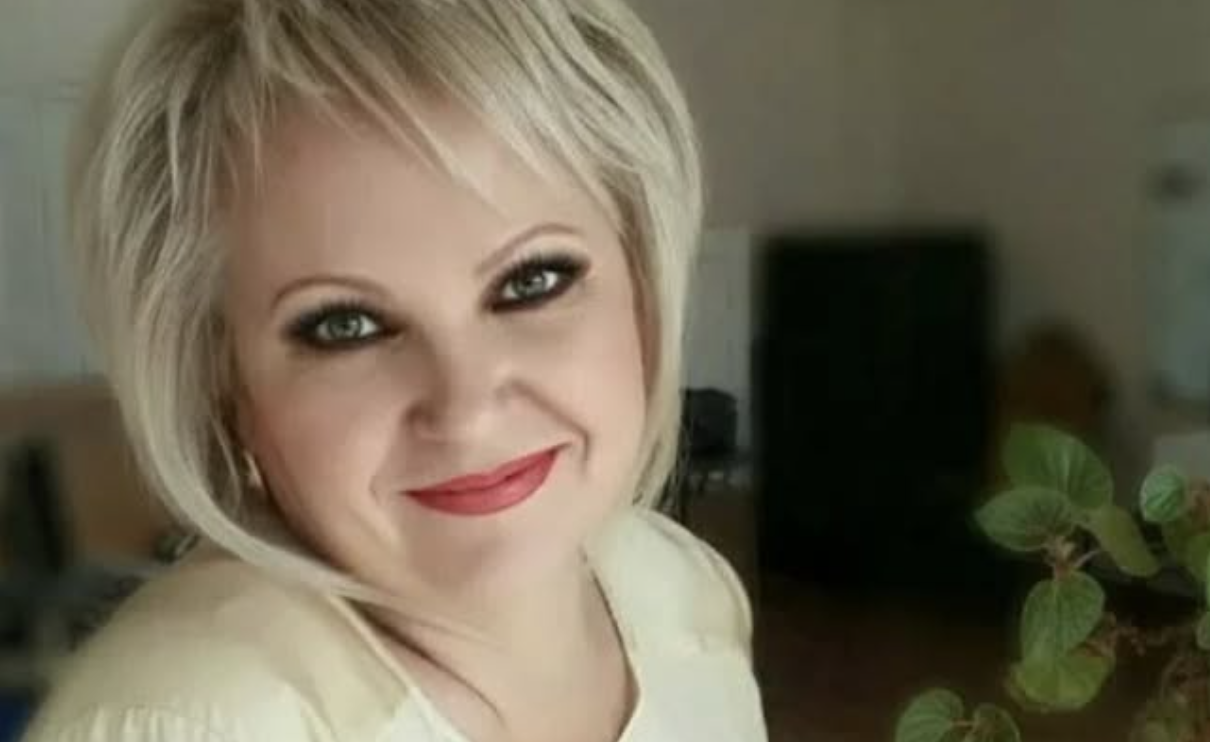 Після десяти років роботи в Італії я повернулася додому, де мене зустріли несподівані вимоги дочки. Весь цей час я доглядала літню жінку за кордоном, щоб забезпечити собі гідну старість, тому що моє життя було непростим – чоловік «пішов у всі тяжкі» і виніс майже все з дому, а моя дочка чекала, що я допоможу їй фінансово. Моя донька та її сім’я чекали, що я допоможу їм купити квартиру, хоча я й так кожну копійку рахувала та жертвувала своїм добробутом, працюючи на пенсії.