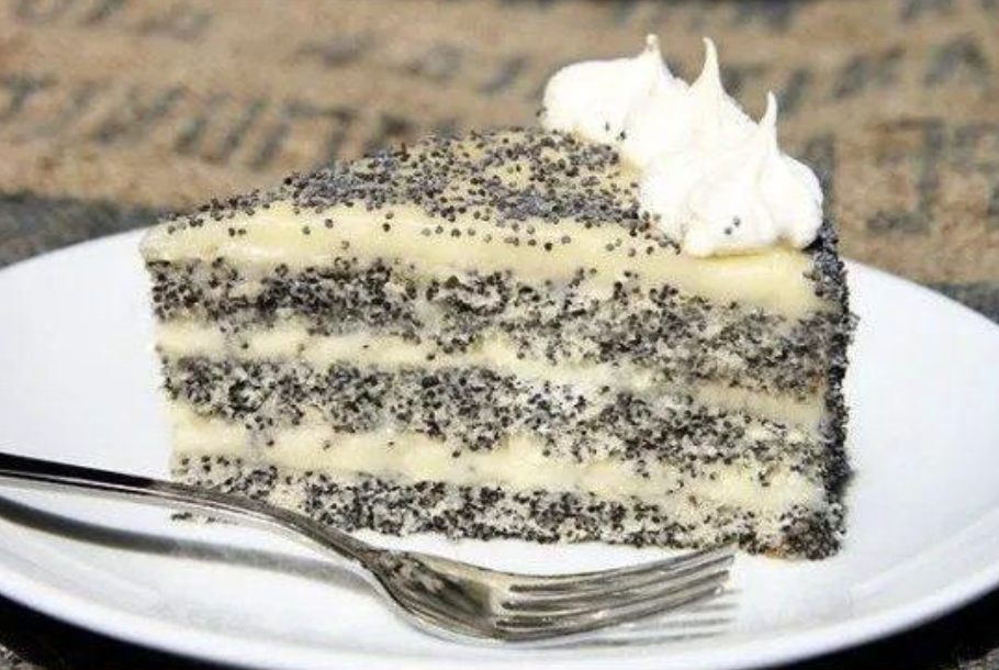 Торт з макових коржів та білого шоколаду в кремі – “Цариця Естер”. Це неймовірний смак, який вам запам’ятається на довго. Неодмінно приготуйте на десерт для рідних!