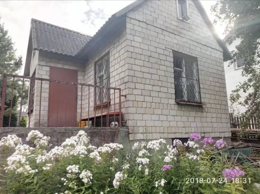 Сестра сказала, що дуже хоче купити ділянку біля нашої дачі. Я допомогла Наді, домовилася з сусідом за хорошу ціну та й почали помалу деякі речі перевозити. Однак, я дуже швидко пожаліла, що взагалі погодилася допомагати сестрі. Бо як Надя мені “віддячила” – написала в першому коментарі. І тепер не знаю, що робити далі…